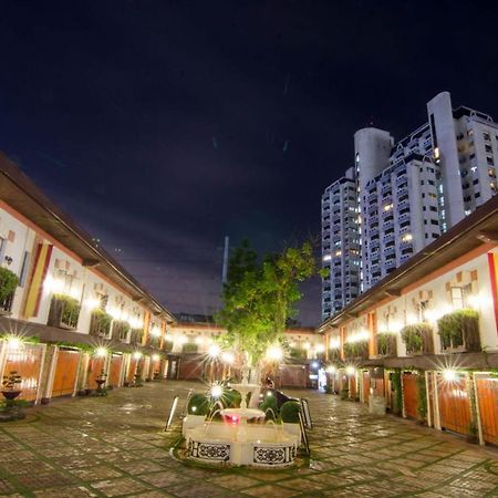 Victoria Court Suites Pasig Esterno foto