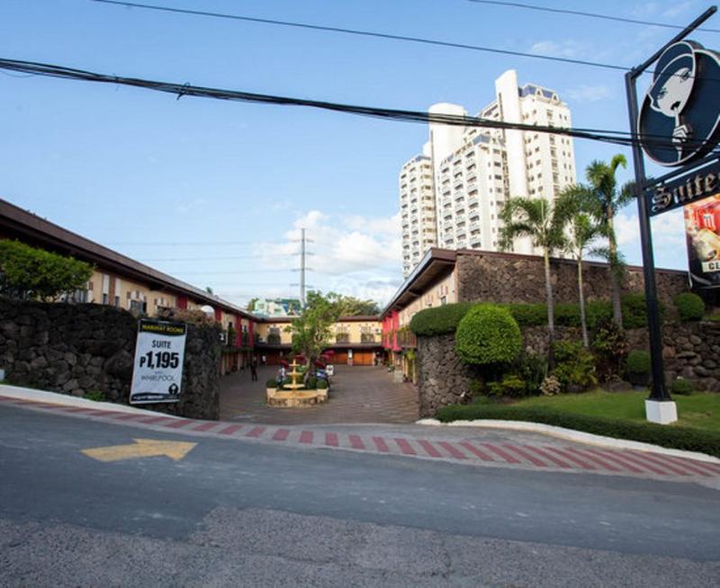 Victoria Court Suites Pasig Esterno foto
