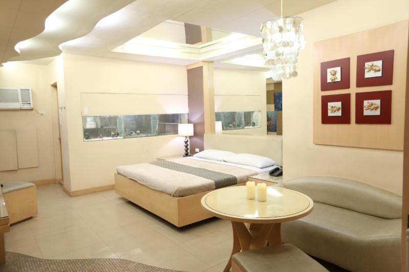 Victoria Court Suites Pasig Esterno foto
