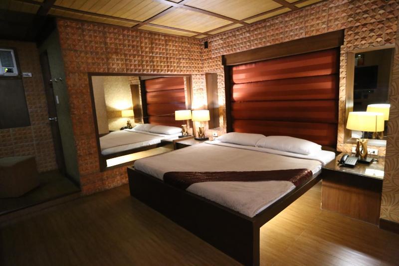 Victoria Court Suites Pasig Esterno foto