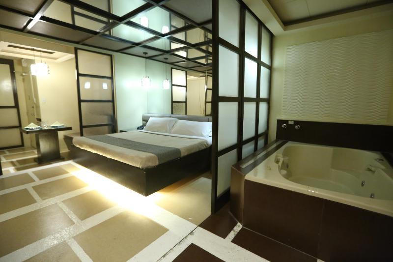 Victoria Court Suites Pasig Esterno foto